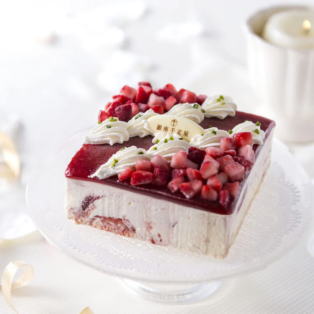 ◆銀座千疋屋 ストロベリーアイスケーキ×1箱 ◇ 【直送品】 返品・キャンセル・他商品と同時購入は不可 - Image 2