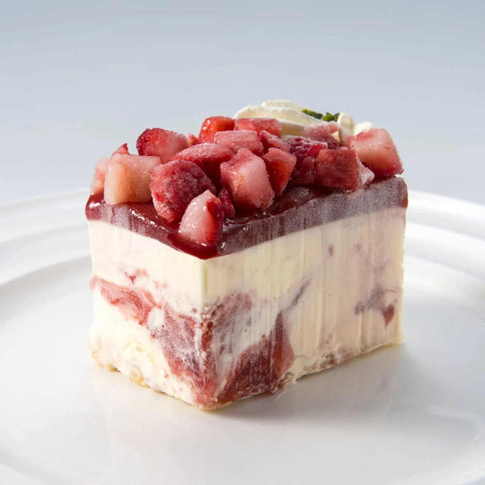 ◆銀座千疋屋 ストロベリーアイスケーキ×1箱 ◇ 【直送品】 返品・キャンセル・他商品と同時購入は不可 - Image 3