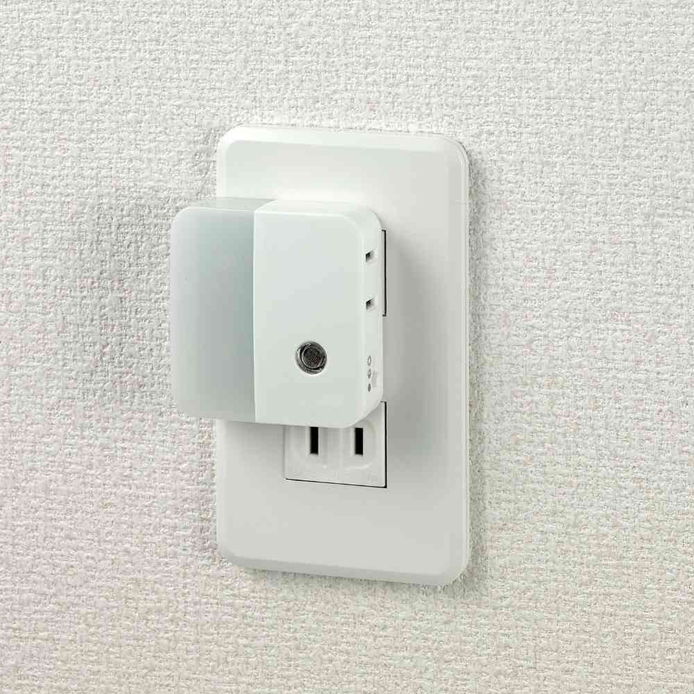 朝日電器 エルパ ELPA LEDセンサー付ライト PM-LC201（W） - Image 2
