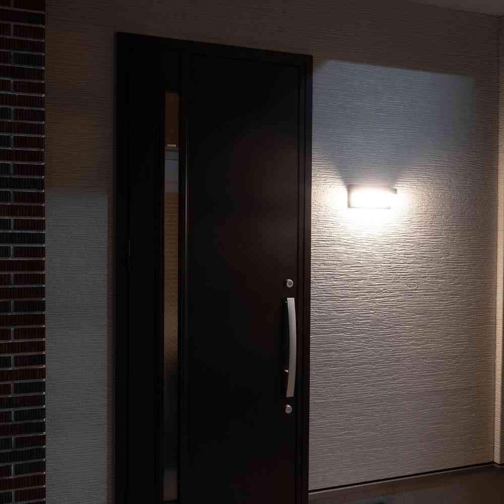 ELPA 二重構造ウォールライト 大型 ソーラー発電 暗闇人感 ESL-KN400SL 1個 - Image 12