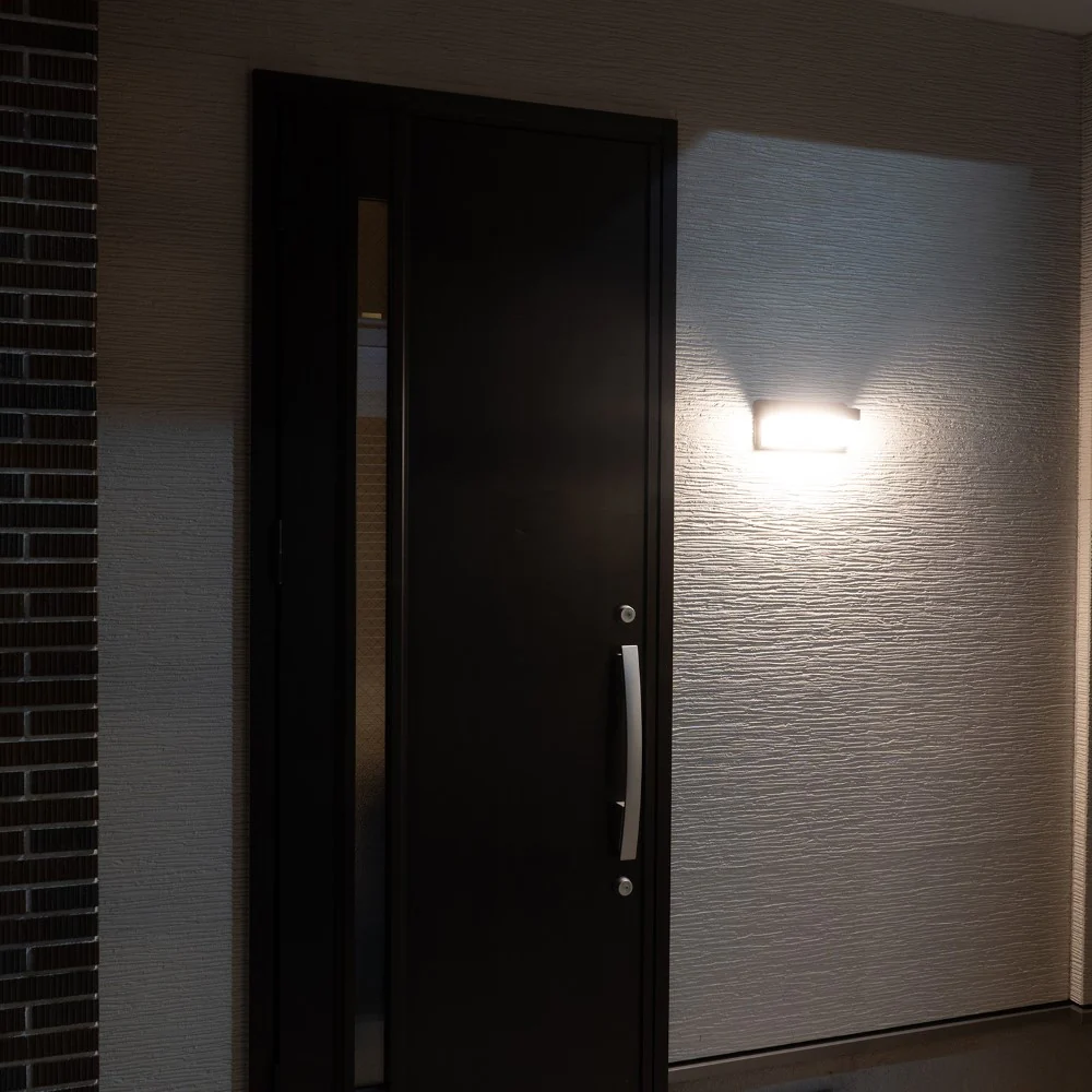 ELPA 二重構造ウォールライト 大型 ソーラー発電 暗闇人感 ESL-KN400SL 1個 - Image 6