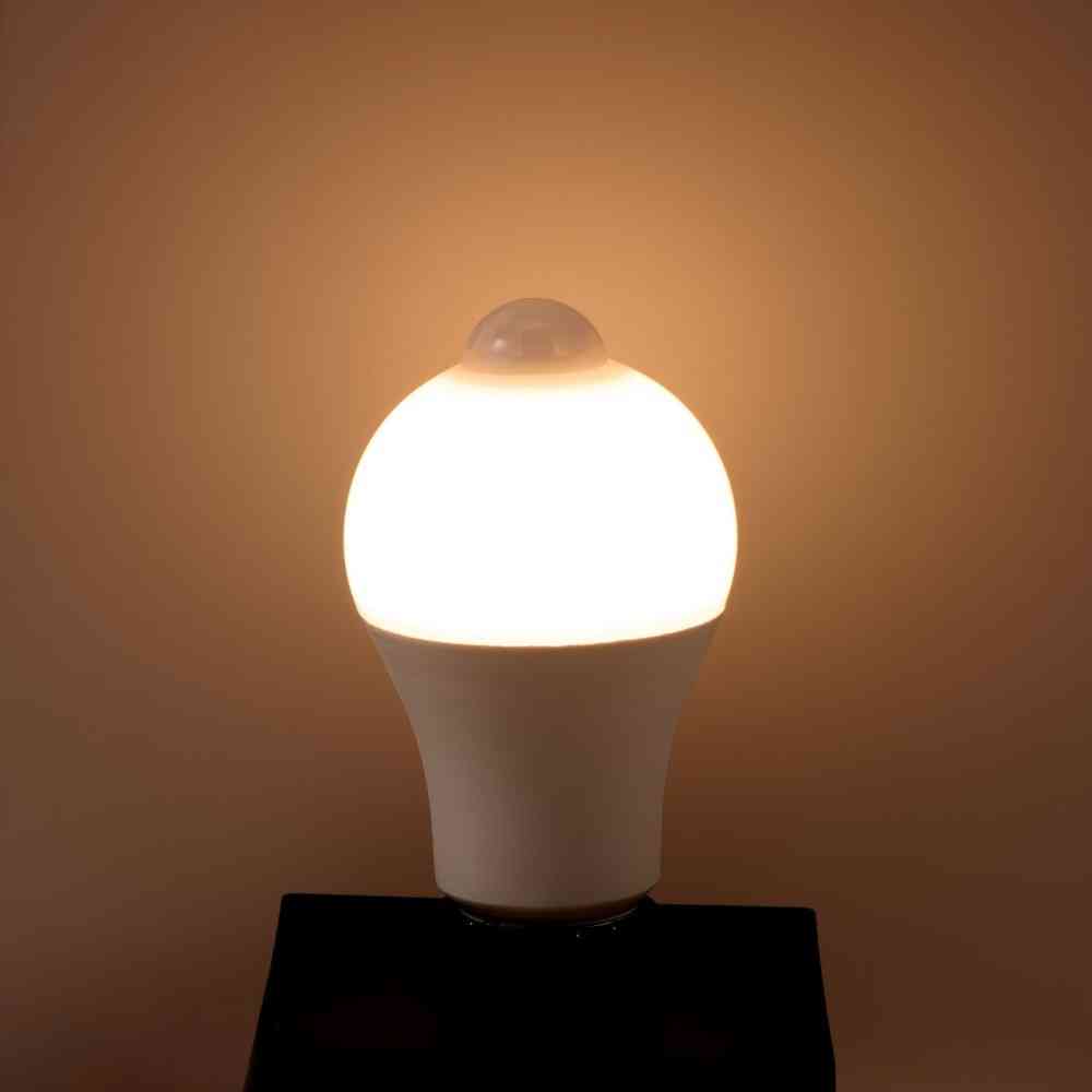 朝日電器 エルパ ELPA 人感センサー付LED電球 60W 電球色相当 LDA8L-G-G5110PIR - Image 4