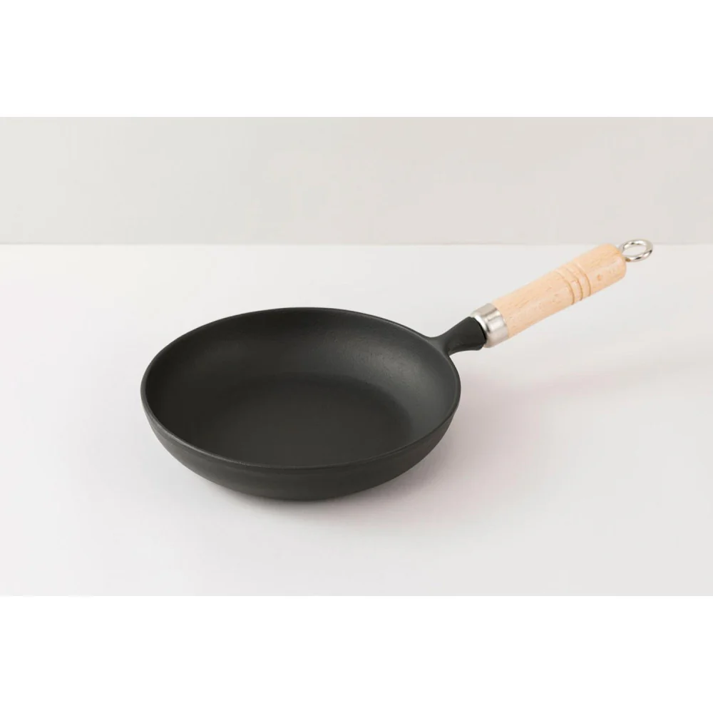 南部鉄器 オムレツパン21(木柄付) 24005 【直送品】 返品・キャンセル・他商品と同時購入は不可 - Image 2
