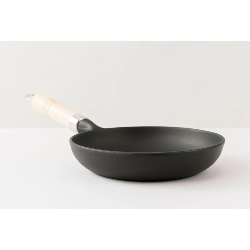 南部鉄器 オムレツパン21(木柄付) 24005 【直送品】 返品・キャンセル・他商品と同時購入は不可 - Image 3
