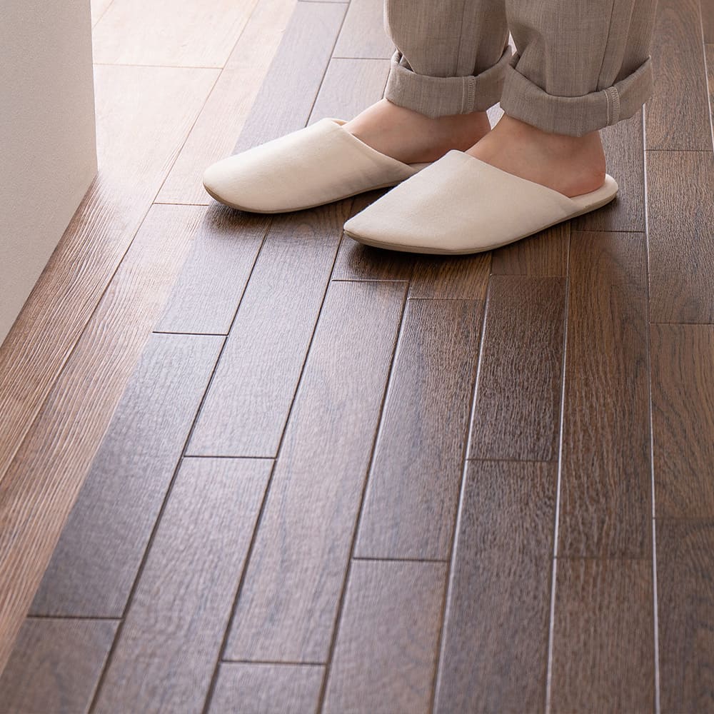 水拭きできるクッションフロア ダーク 60×270 【直送品】 返品・キャンセル・他商品と同時購入は不可