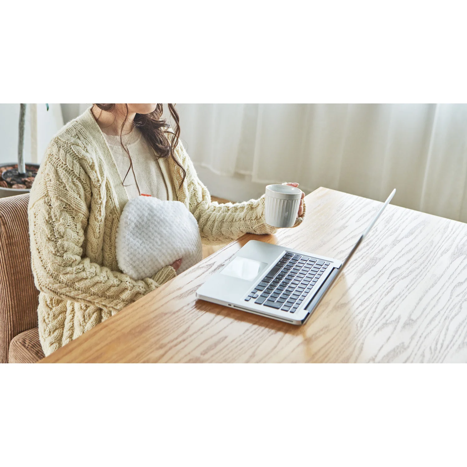 e湯たんぽ SHIZUKU コードレス ワッフルファー 連続使用時間約2～3時間 ホワイト AEY-S30-WH 1台 - Image 9