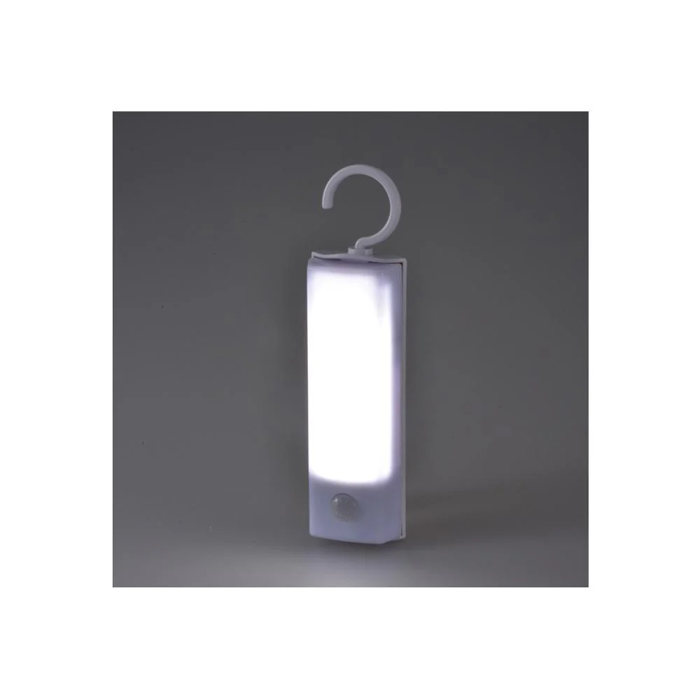 オーム電機 LEDセンサーライト ハンガー付 人感明暗 - Image 3