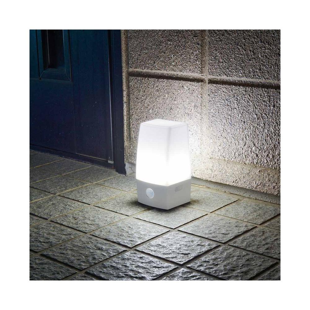 オーム電機 LEDセンサーライト 人感明暗センサー 昼白色 - Image 2